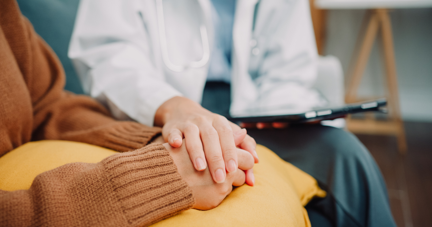 Woman speaking with a counselor about substance abuse rehabilitation in New Jersey